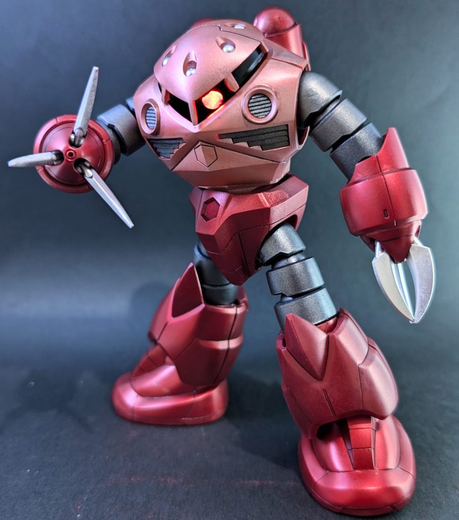 可動式なので見得を切るようなポージングもバッチリ