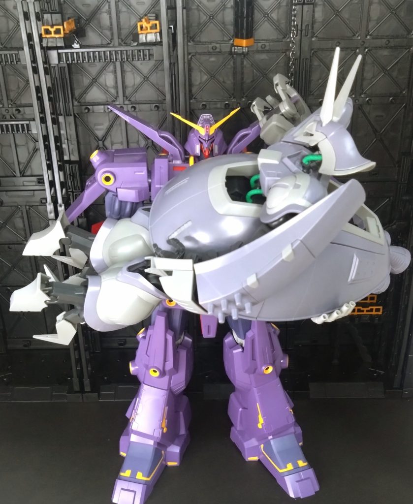 素組みでもカッコイイのですが何色で塗装しようか検討中です