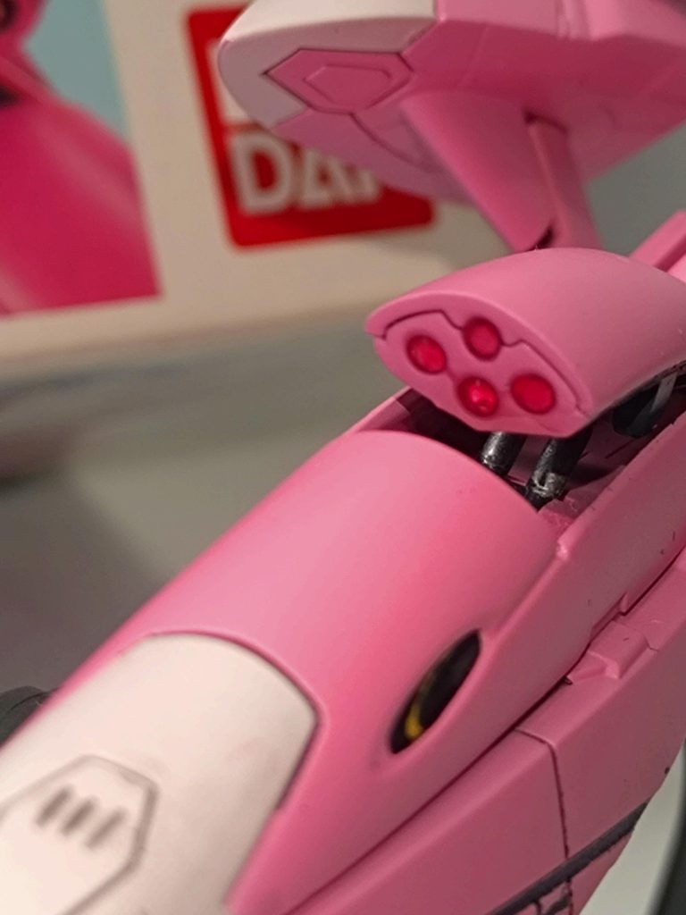 ミサイルポッドは開閉ギミックあり。