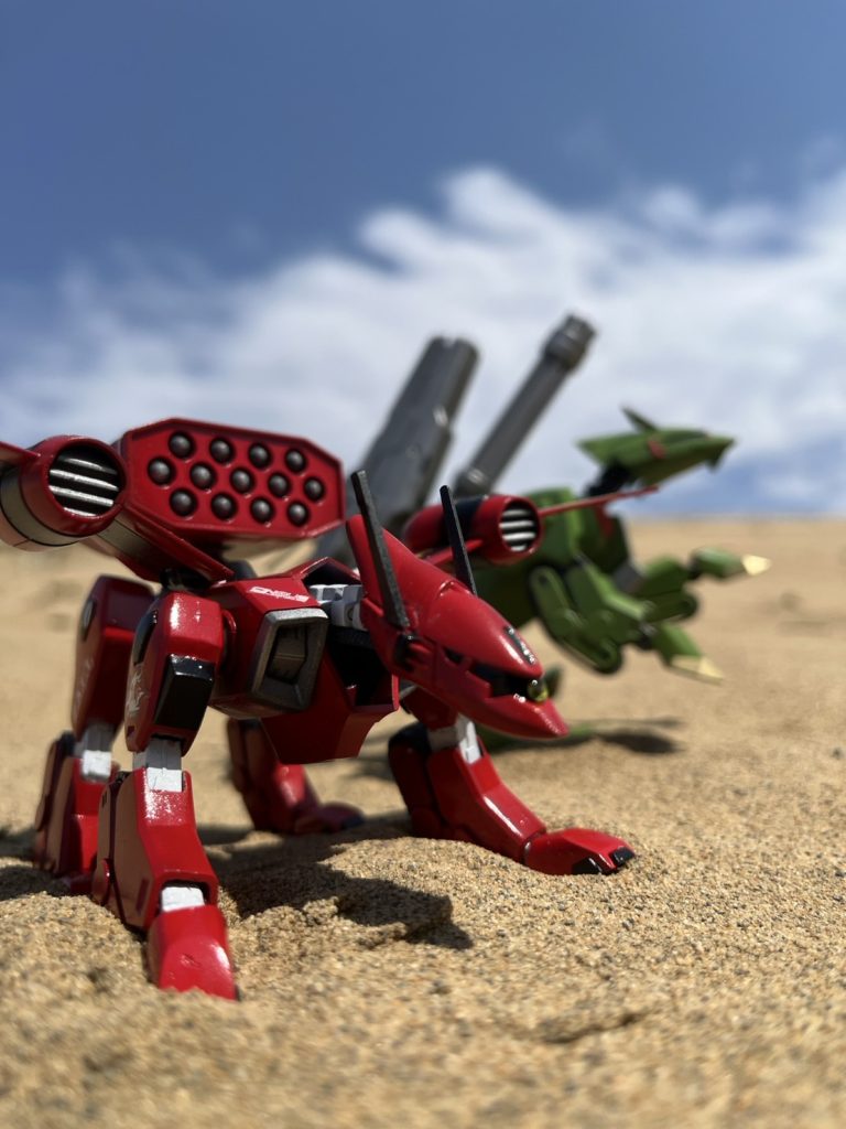 クールに遠くを見つめてる。赤バクゥ君。