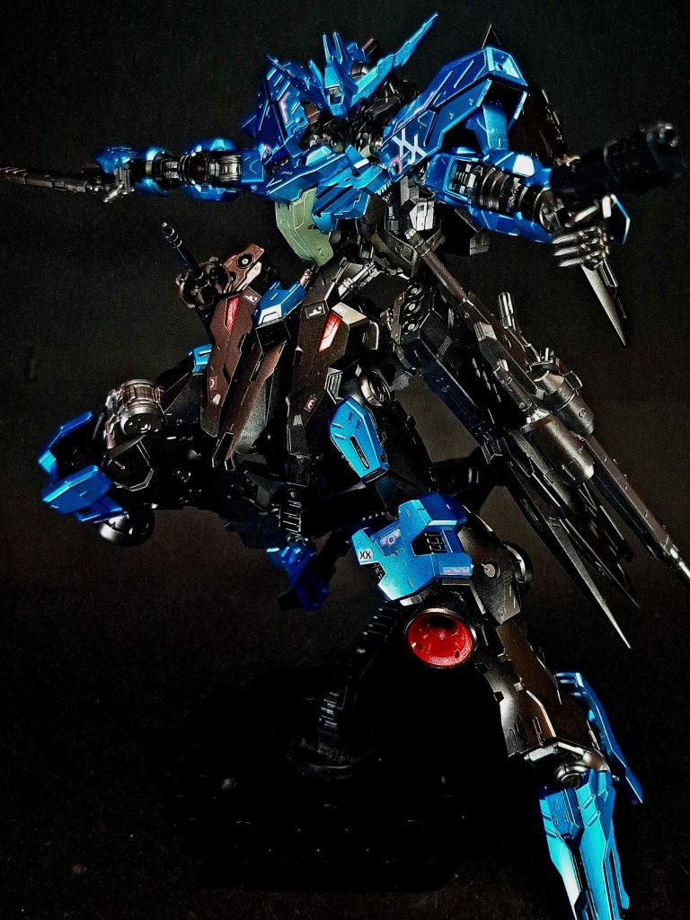 ヴィダール用ハンドガンフロントスカートに2挺収納されている専用ハンドガン。取り回しを重視したコンパクトな武装で、基本的に接近時の牽制に用いられるが、2挺同時使用による集中砲火によって火力不足を補うことも可能。