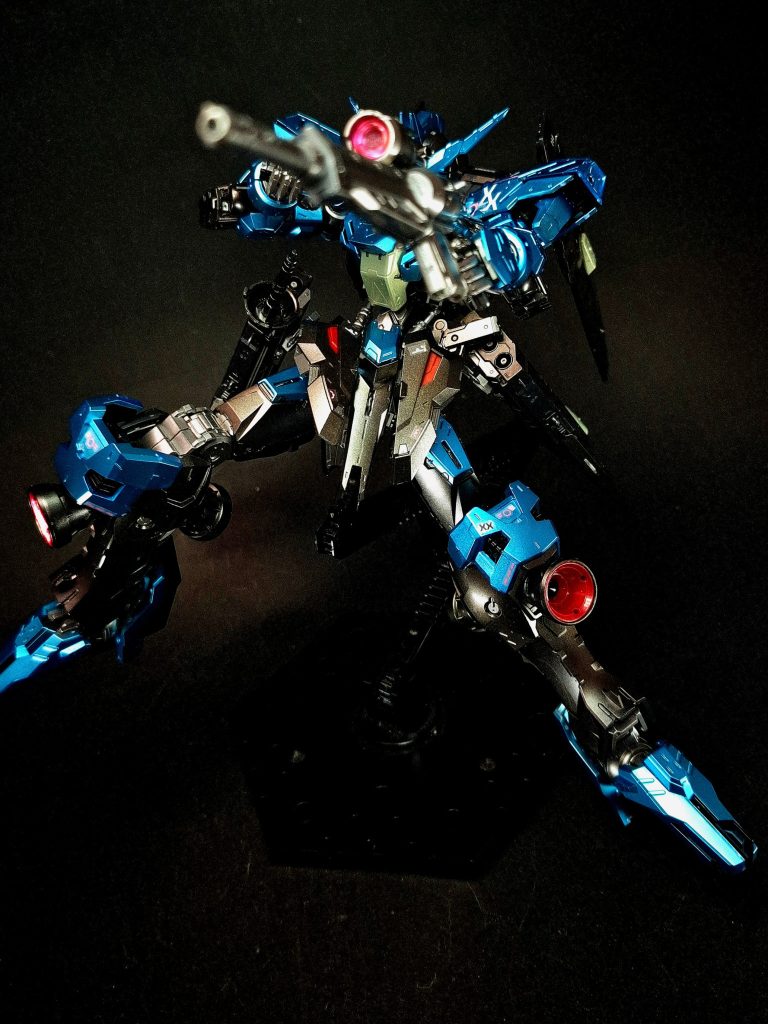 110mmヴィダール用ライフル本機専用の対MS用ライフル。製造元はギャラルホルンの開発部門で、試験運用段階の物をヴィダール用に採用した。汎用性の高い武装で、近・中距離での使用から、遠距離射撃まで考慮されている。非使用時にはサイドアーマーにマウントされる。