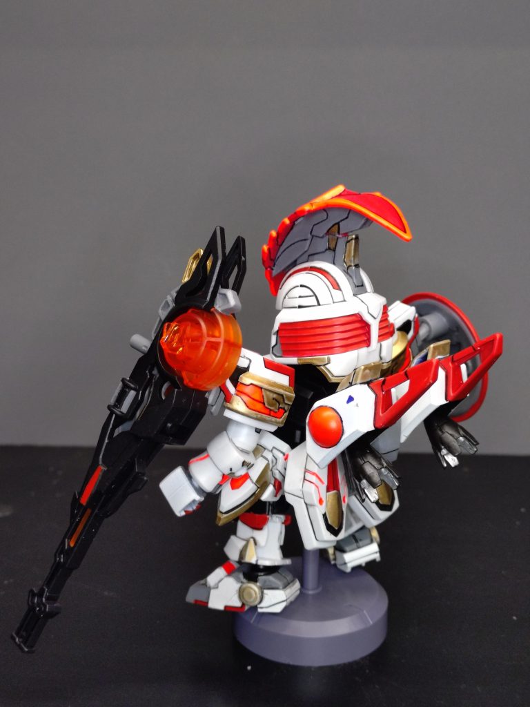 夏候惇トールギスⅢと同様に背部ブースターを追加。夏候惇トールギスⅢが左右に開いた感じだったので、此方は真っ直ぐ縦のブースターにしました。使用パーツはSDディスティニーの腕(真中の基部)と肩(左右のスラスター)です。