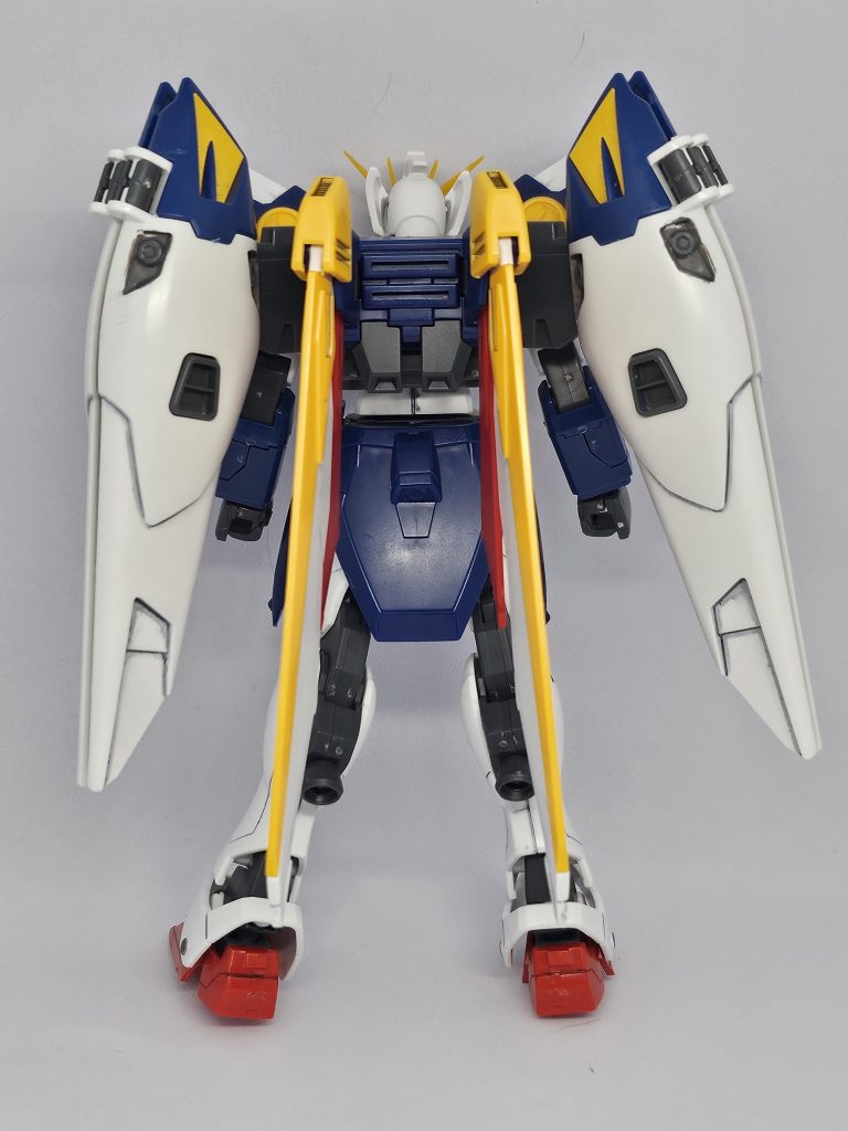 ウイングバインダーの4枚羽を意識しました。