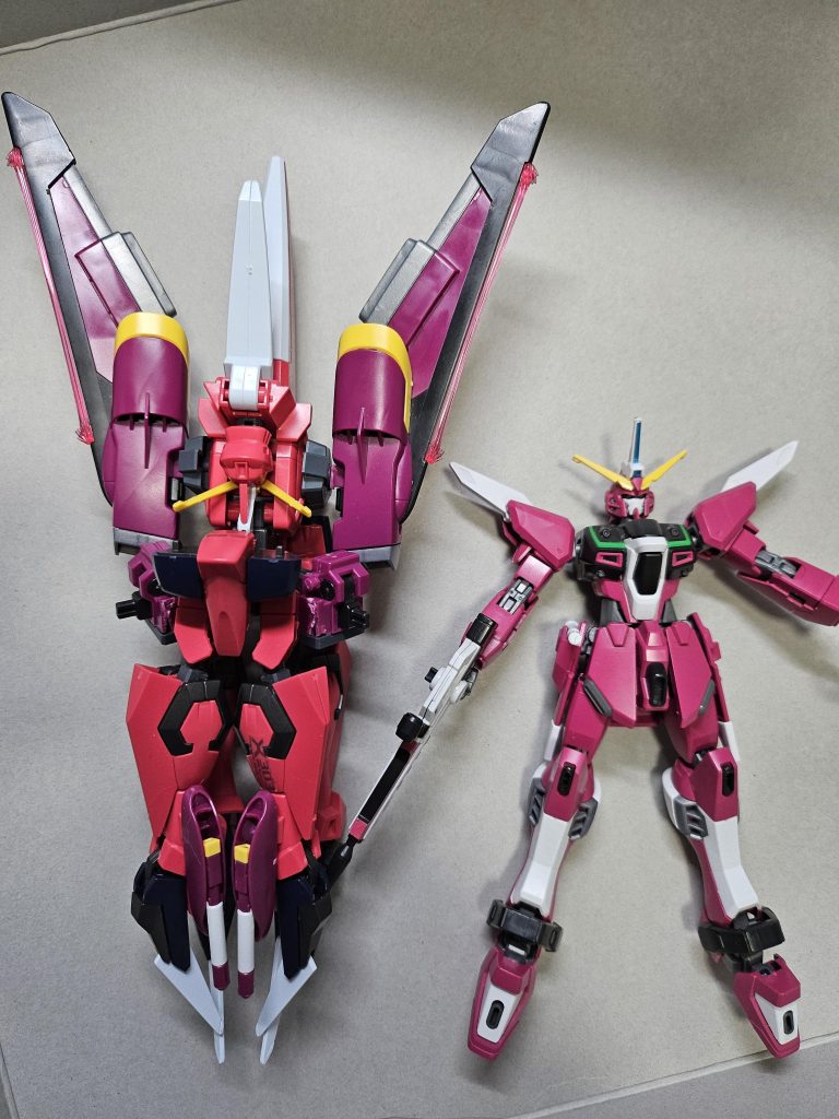 サイズ比較変形後の巡航形態が旧イージスよりも見た目は好きです。