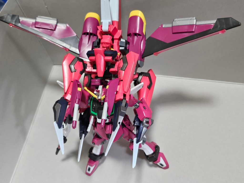 クロー展開で前に出すとイージスシールド(ビームシールド)を展開出来る想定。そのまま、4脚ビームソードで近接阿修羅化も想定してます。ビームエフェクト付いてないの悲し過ぎる。。。何年後に出るか解らないリメイクHGCEに期待して。。。以下がミキシング本番かも知れません!