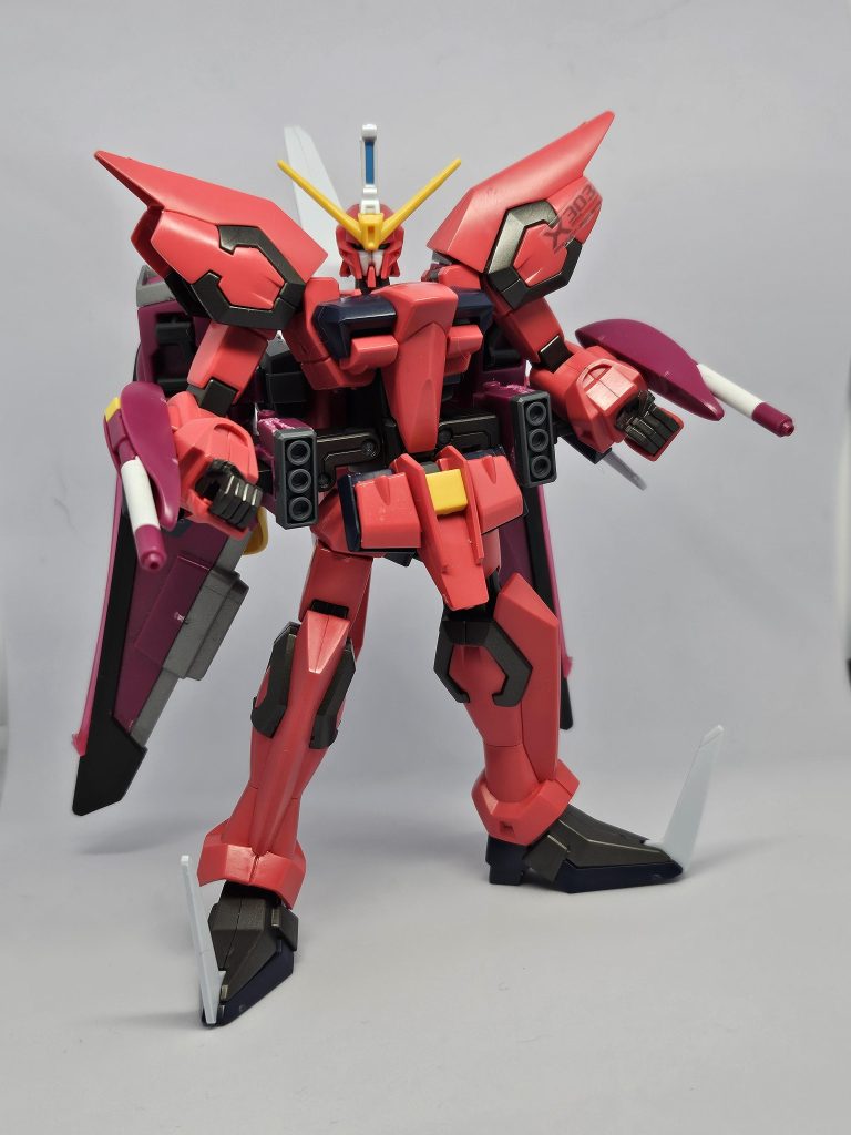 エターナルイージスインフィニットの類義語の中からエターナルを選びました。腰にはミサイルランチャーを装備。腕部は、ファトゥムのビーム砲を装備。