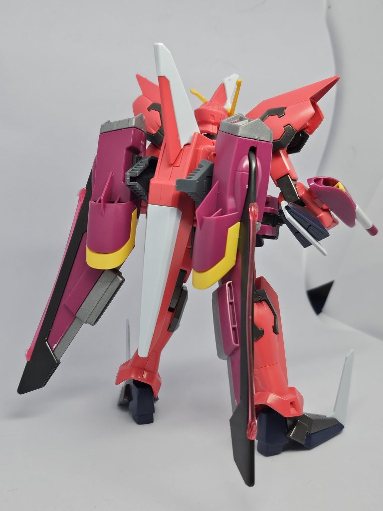 シンプルにイージスにファトゥムをミキシングしました。大破しているイージスとファトゥムをリビルドしてエターナルとして蘇った流れです。