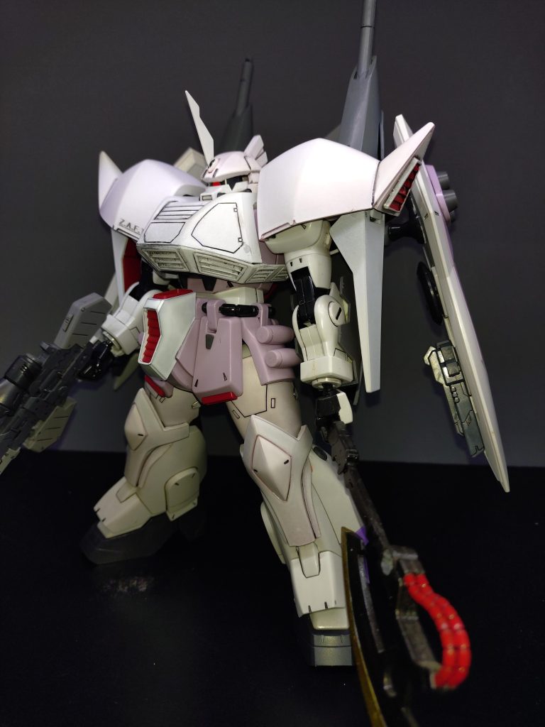 MGブレイズザクファントムにMGゲルググの装甲を被せて他に色々と追加。試作機なのでと云う言い訳でカラーやデカールは少々おざなりになっております。