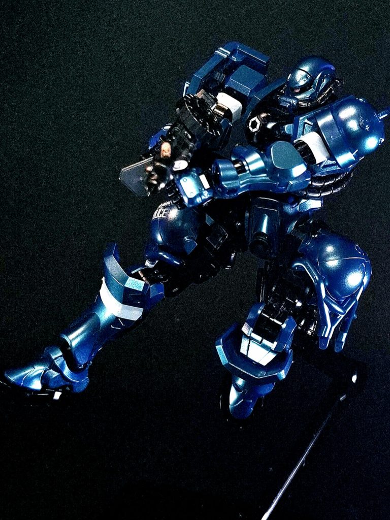 ザク・マシンガン改第1話に登場。軍警ザク特殊部隊仕様機が使用する実体弾を使用する火器。ボックスマガジンを使用するなど通常型のザクマシンガンとは差異がある。