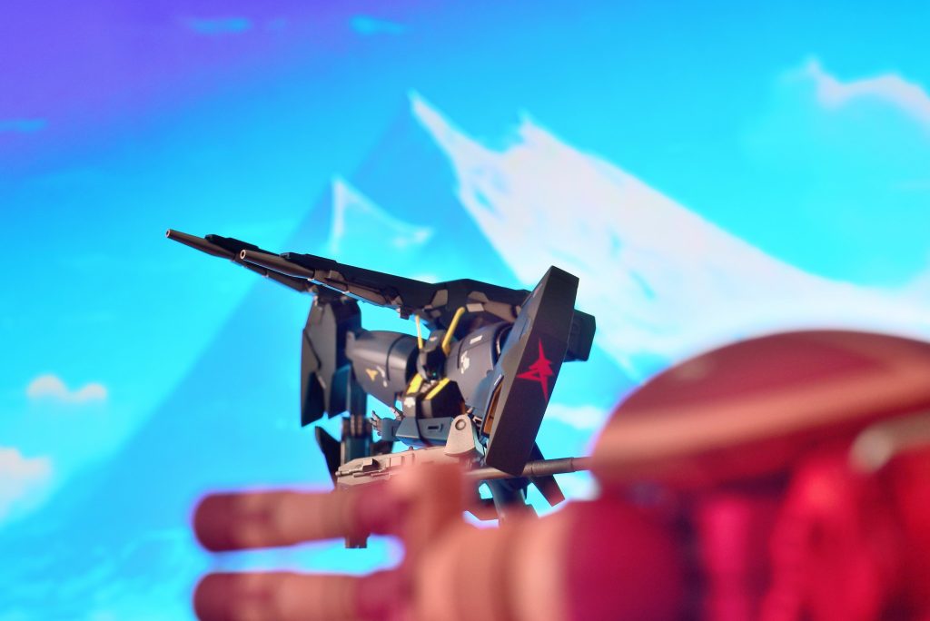 と言う事でこちらも以前投稿したシャア専用ジュアッグとキリマンジャロ基地攻防戦です。最後までご覧いただきありがとうございました。