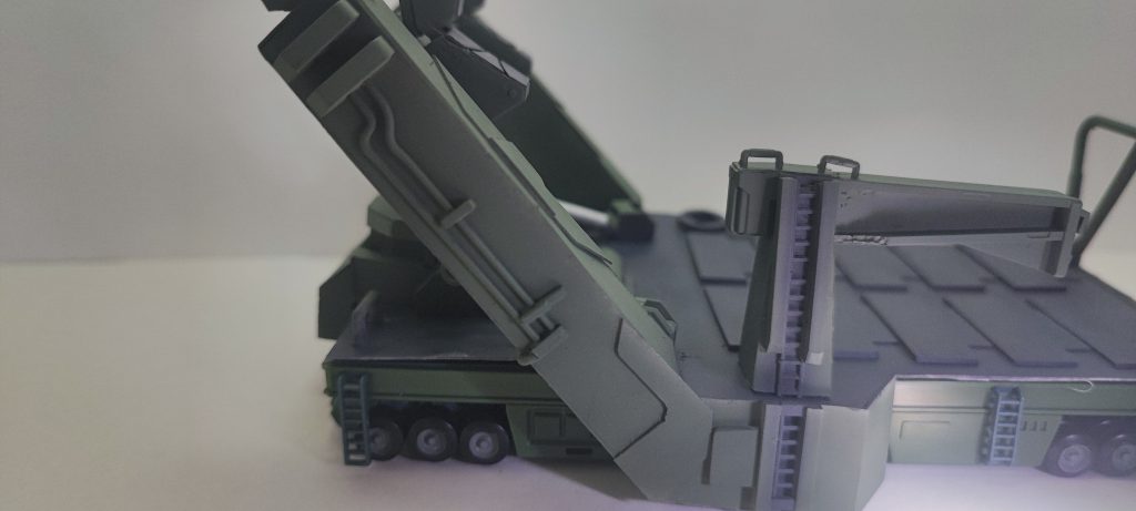 横に付いてた配線？パイプ？のような物からハシゴや点検用の足場？も頑張りました