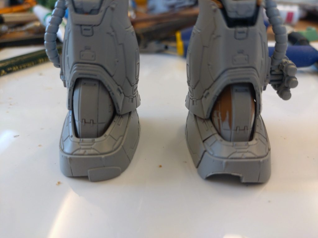 足の造形を変えようと考えていた時。結局構造の20%も出来ませんでした…