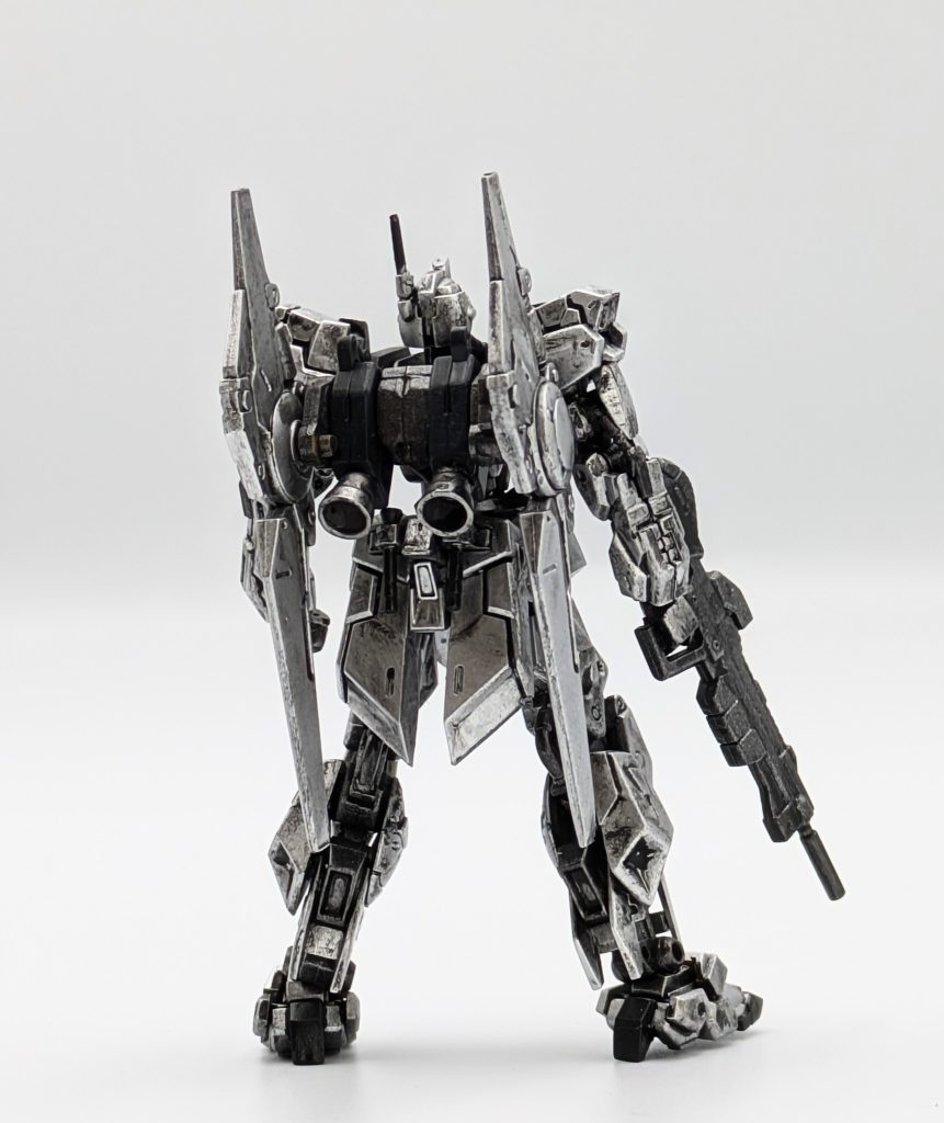 小さいが故にバーニア無くしてしまったので、手持ちのバーニアを取り付けましたが、やや主張が強過ぎたかも。バズーカはバランスが悪いと思ったので取り外しました。