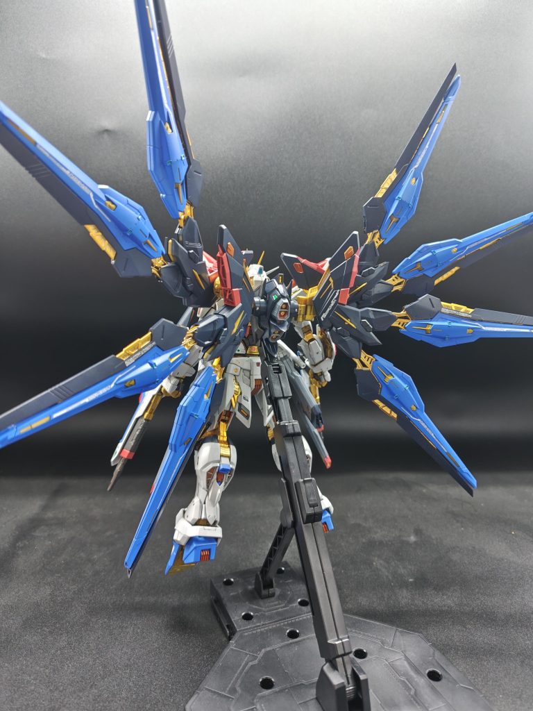 個人的にはバックパックの部分に比較的ヒケが多かったのでヤスリがけはかなり時間をかけました。400.600.800の順にヤスリがけで対応。