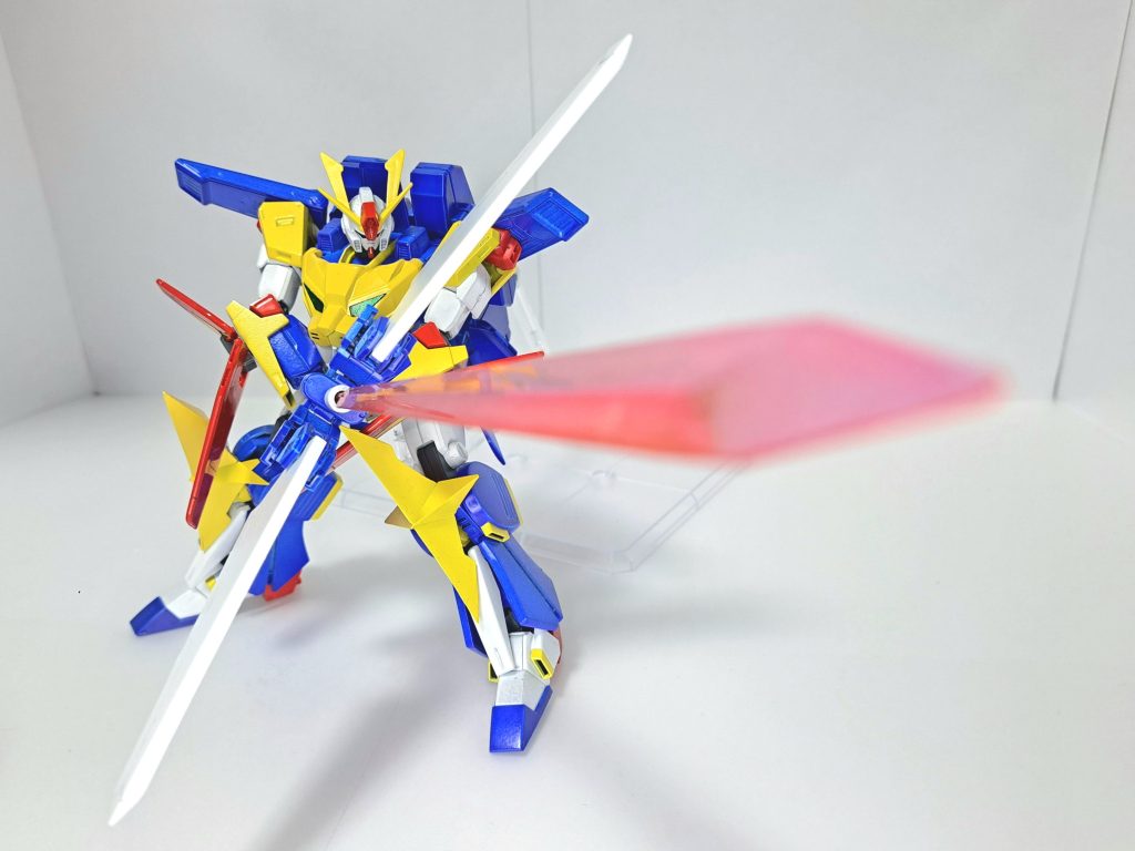 ミノフスキー・ザンバーを連結する事でビームの超剣となる。最初はサーベルを取り付ける事ができるに加え合体と展開ができるようにザンバーを作ろうとしましたが、無理そうだったので30MMのパーツを使って超剣用のパーツを作りました