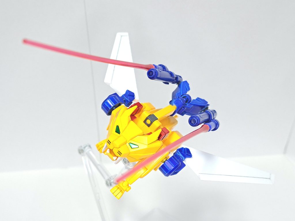 リクトライオンZ(ゼータ)リクトライオンにトライゼータのミノフスキー・ザンバーが合体したトライマシン。合体し飛行能力が向上しただけでなく、すれ違い様にザンバーウイングで切断したり、背部のツインキャノンからビーム刃を出せるようになった。