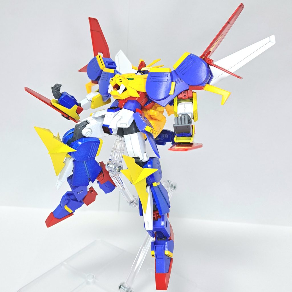 ガンダムトライオンZZZ(トライゼータ)【超絶機動トライオンZZZ】 ガンダムトライオン3を軸にトライゼータが合体した機体。合体前の倍以上のエネルギーゲインがあり、出力を上げるとバックパックとサイドスカートから光の翼が展開される。