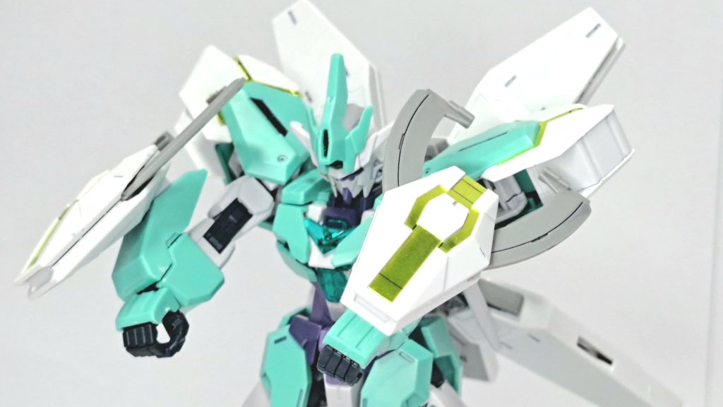 ビームガン両前腕部に接続されているヴォワチュール・リュミエールの構成パーツに内蔵されている小型ビーム砲。あくまでも自衛用の武装である。