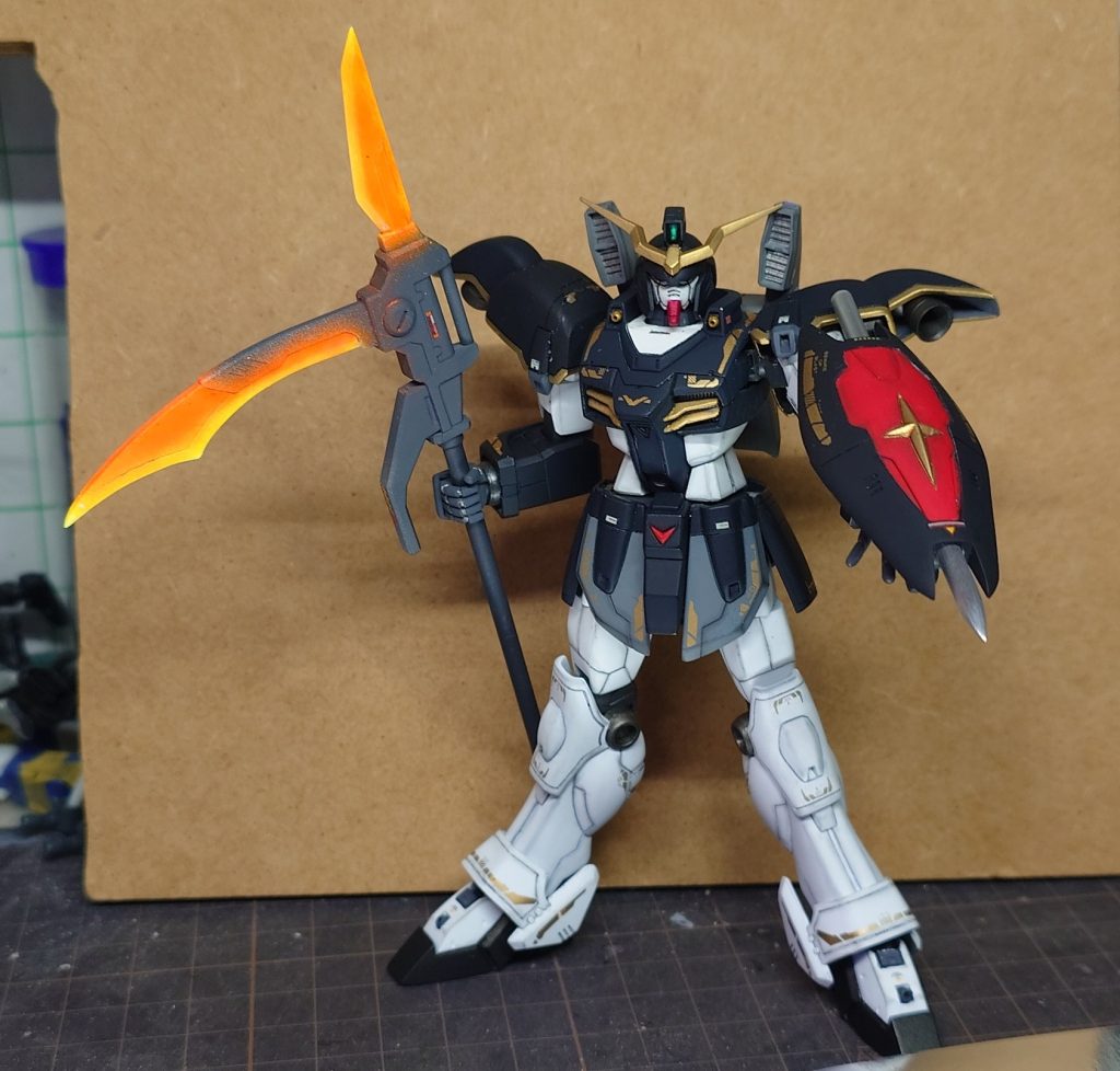 オマケで造ったヒートサイスとパイルバンカーシールド、サイスの基部はRX78のビームライフルにフォビドゥンの鎌の刃、シールドはアビスからで杭はアルミ棒の加工。