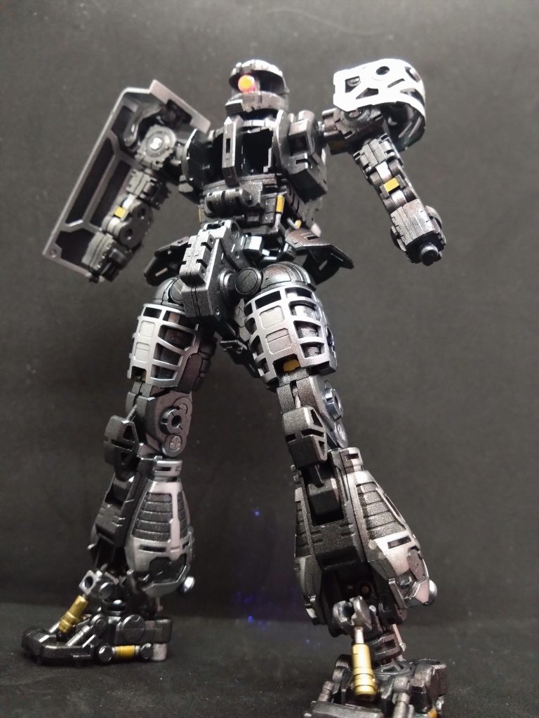 装甲も色分け塗装。