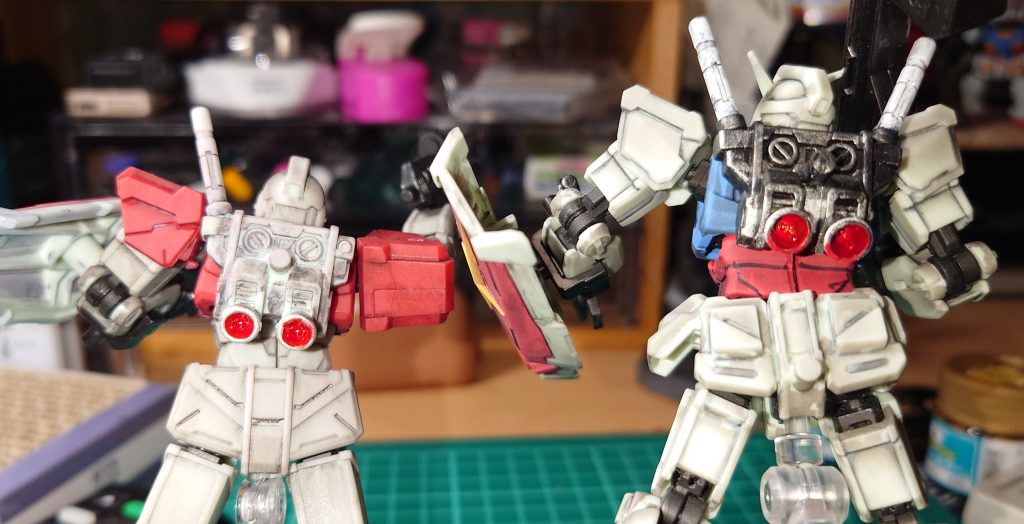 背面のバックパックの仕上げも違いますが、バーニアは別パーツに替えています