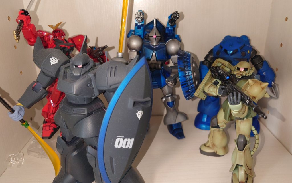 全塗装した機体で記念撮影…え？ズゴックは目立たないのが正解ですよ