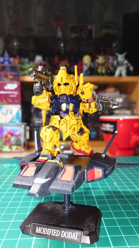 百式の足裏にフィギュア用固定シール(セリア)を使用 しっかり固定できました