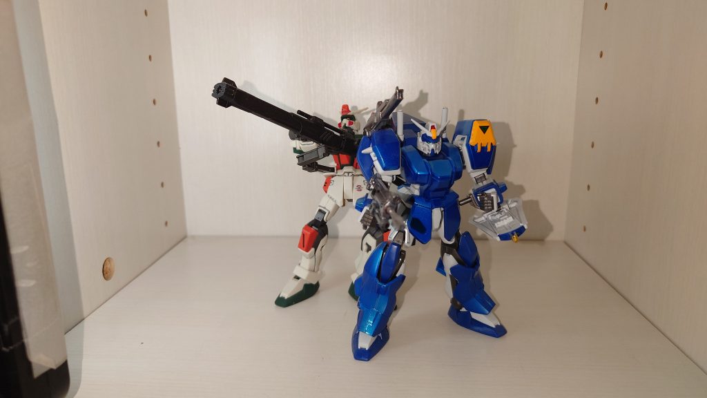 本棚…もはやガンプラ棚で撮影（照明は左から）　いつものAIデジラマメーカーにかけました