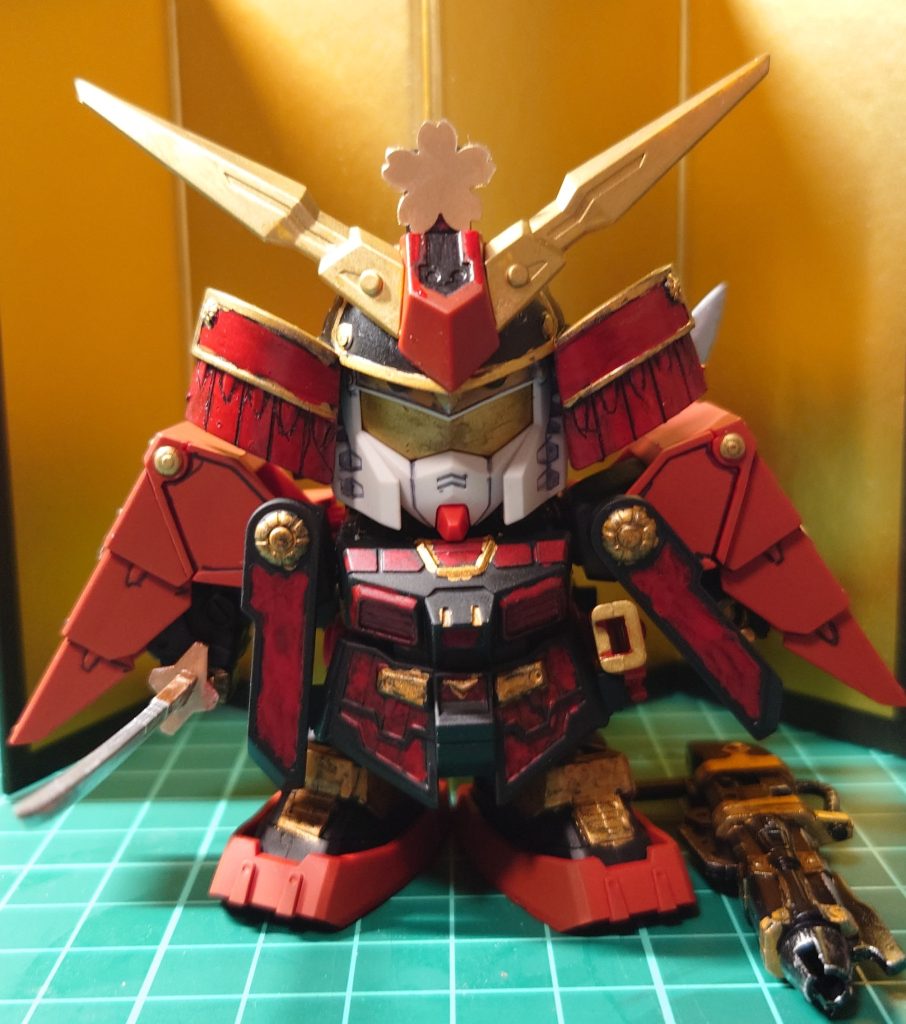 金屏風前で撮影 五月にはSDガンダムの黒馬を完成させて、投稿したいですね