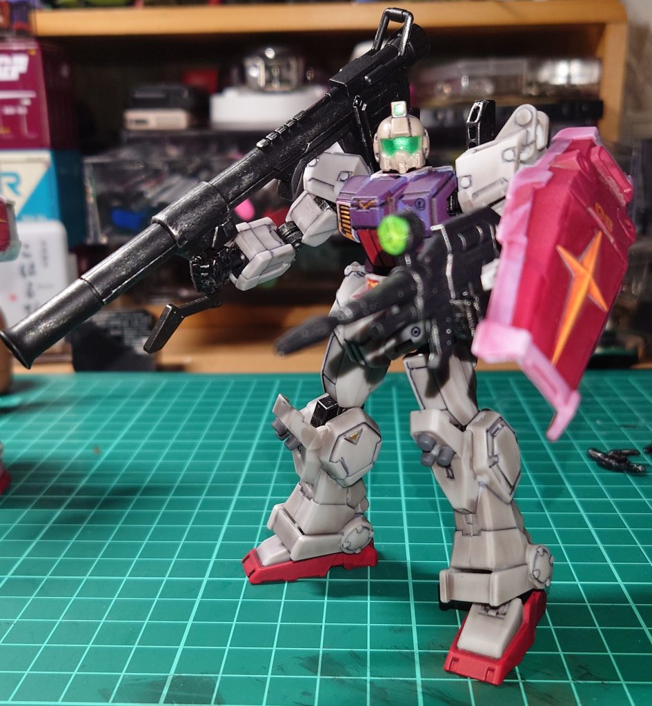 今回はGフレームを、AIデジラマメーカーにかけて画像を作り出し、戦記物に仕立ててみました 陸戦型ジムは、Gフレームの陸戦型ガンダムを組み立て、ウエザリングして、以前投稿したジムとMAVを組ませました 最近でたFAの陸戦型ガンダムはまた後日組み立てます