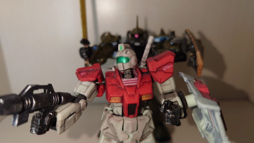 この画像も合成しましたが、グフが背景に溶け込んで失敗…撮影と合成の兼ね合いが難しいですね ところでジークアクスの4話、面白かったですね やっとリアタイ出来ました ジム組み立てながら見てましたが手が止まってました 対戦相手がゲルググとは驚きましたね 私はジムと勘違いしてました これでジークアクスにザク・ドム・ゲルググと揃いましたね ジオニストとしてこんなに嬉しいことはない… 次週はいよいよガイアとオルテガの登場!はたしてジェットストリームアタックは繰り出されるのか?マッシュは出ないのか?亡くなっているのか? 次週、「ガイア、踏み台になる」君は生き残ることが出来るか? (冗談ですよ)