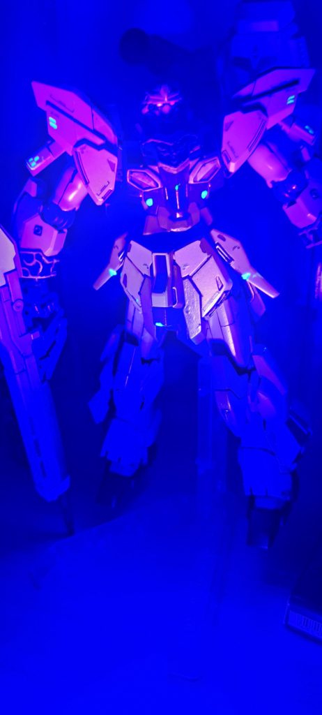 完成したときの達成感、爽快感。嫁に感想聞いたときの虚無感。月曜日からは明るいガンプラ活動の為に労働に励みますかぁ。労働+ご機嫌伺いの後のガンプラ。よしっやるぞ。今回もご覧頂きありがとうございました。