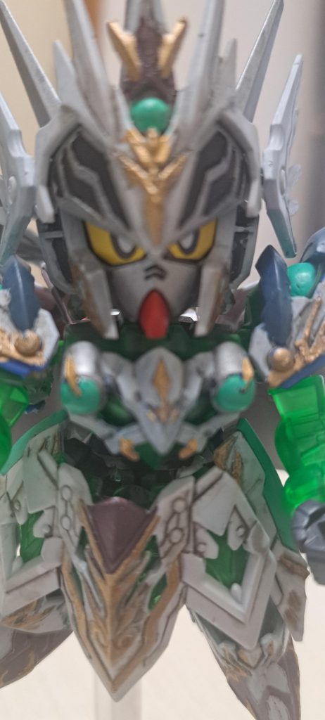 ホントに自己満足の世界。ただ集中してる自分に酔ってたり。随分はみ出したり誤魔化したりしてるんですけど。こんなちっちゃなSDでも夢中にさせちゃうんですね。