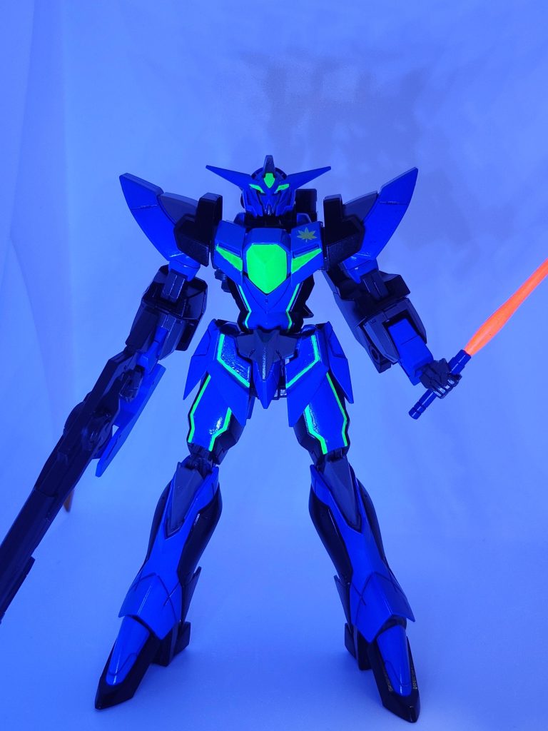 各部グリーンのラインも蛍光塗料で塗りましたのでブラックライトを当てれば良い具合に光ります