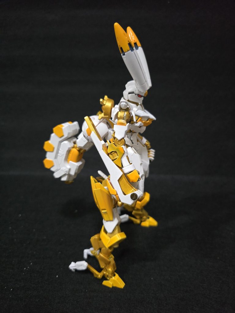 兵装は複合武装腕甲「金烏玉兎」とテールブースター「三日月兎」、あとはビームサーベル2本になります。