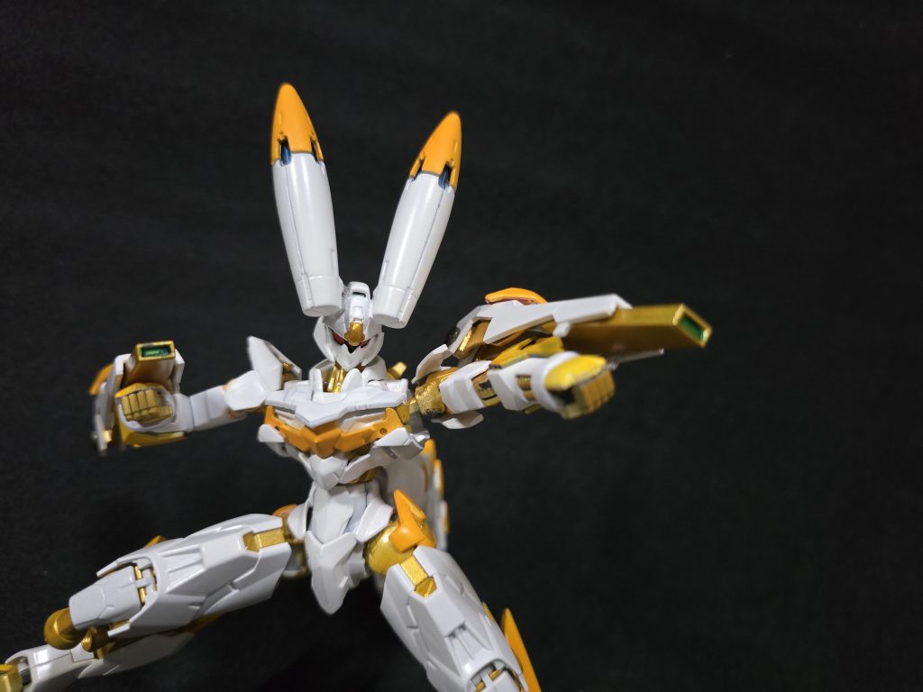 金烏玉兎（腕甲）に仕込まれた唯一の射撃武器であるビームライフルです。威力は抑えめで主に牽制に使用されます。