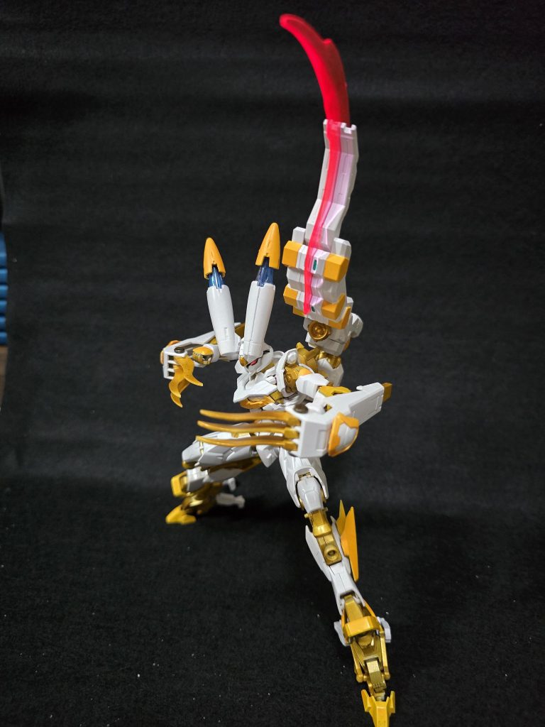 相手を爪で捕らえ、尻尾をぶっ刺すという極悪戦法も取れます。