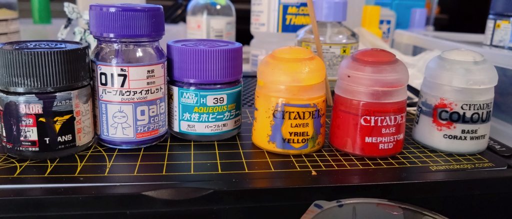 メイン色は紫系7とティターンズブルー13の割合とあとはシタデルで筆塗り 