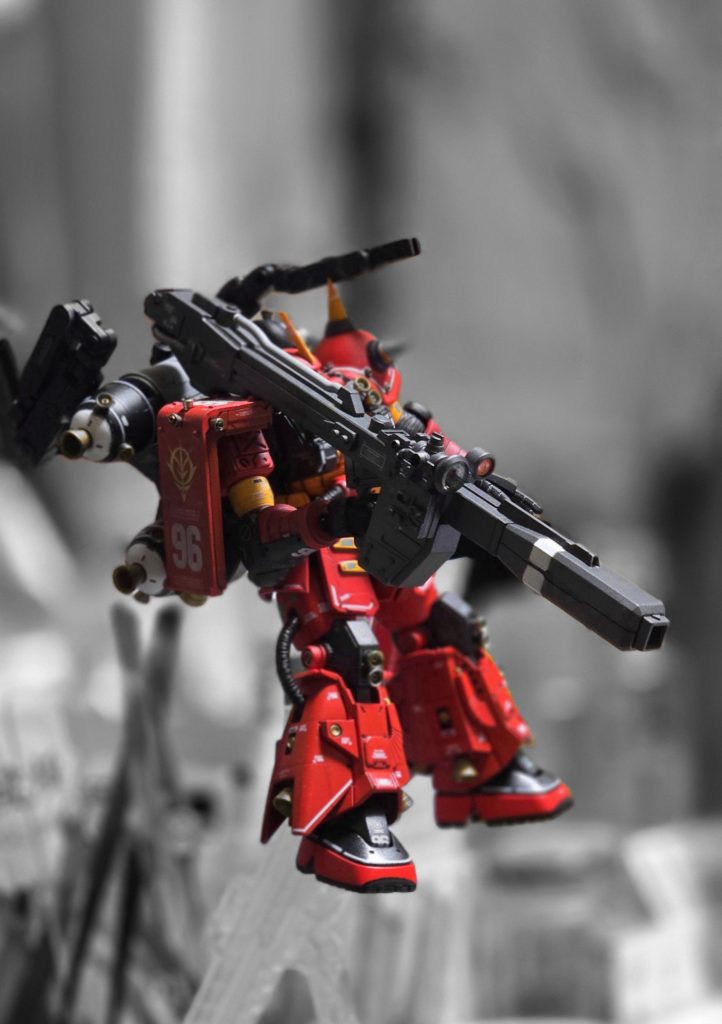 ビームバスーカライフルもディテールアップしていますが、デカすぎます(@@;)