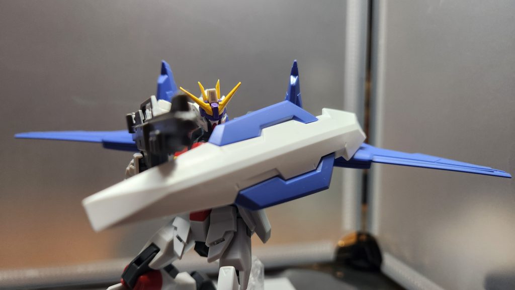 ビームライフルで攻撃！拡散ビームも放つ！