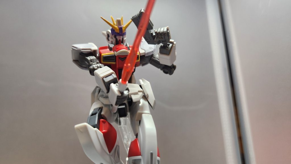 ビームサーベルインファイトモードインファイトモード時は出力を最大限上げ、ビームサーベルの色は赤くなる。ビームニードルピストルとの併用は不可であるが、あらゆるものを両断するほどの出力を誇る。長時間使用するとビームサーベルが破損するので使用しない時はビームを切っている。