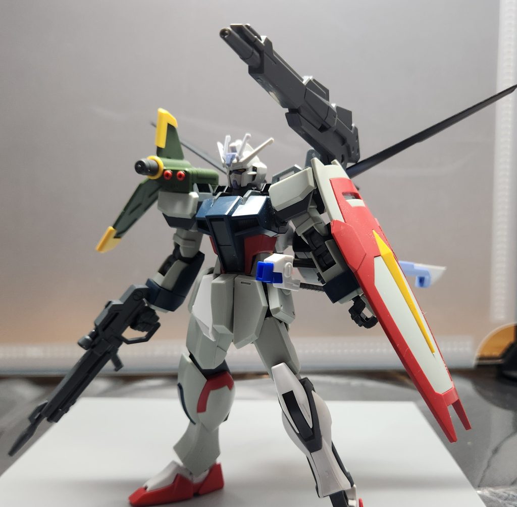 武装はビームライフル、ビームサーベル、シュベルトゲベール、改良型アグニ、120mm対艦バルカン砲、350mmガンランチャーと擬似的なパーフェクトストライクになっている。