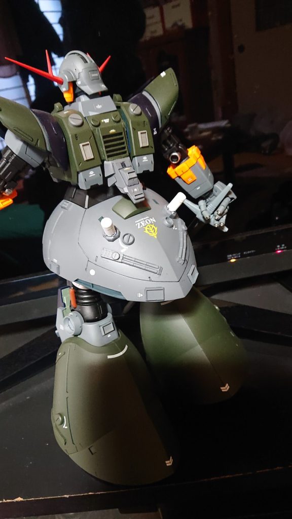 塗装は筆と缶スプレーで、