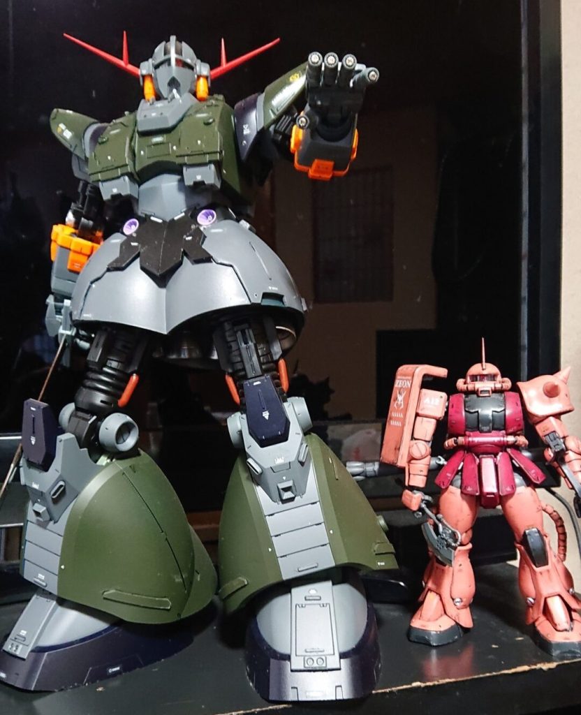 MGシャアザクと並べみました、やっぱデケー！
