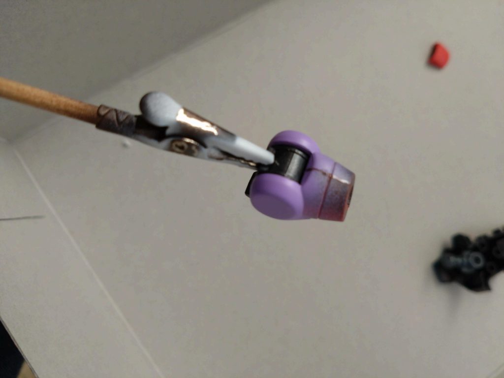 ここだけ隙間消ししました。ハメゴロシだからちょっと大変