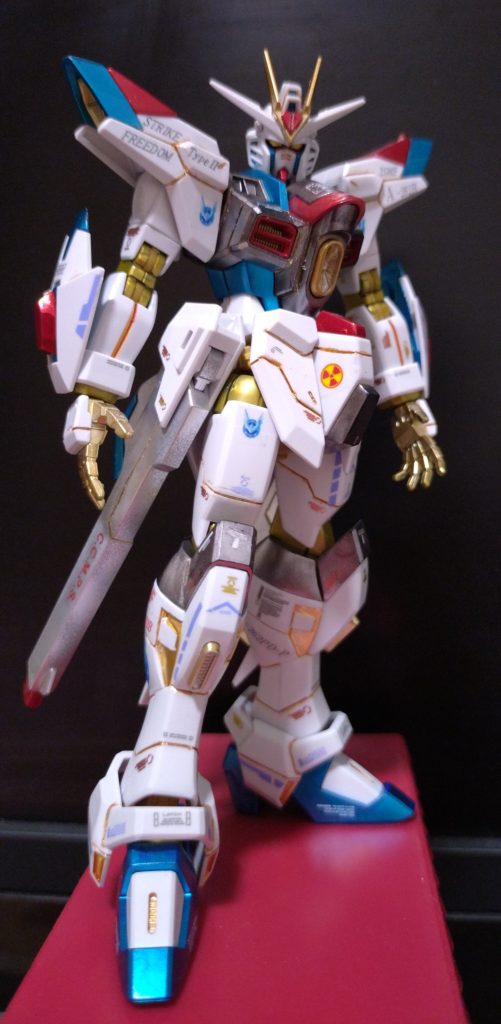 初めてモールドを彫ってみましたYouTubeで工程を見て参考にしましたがどこまで彫っていいものなのかかなり迷いましたそしてちょっと集中力が落ちると力加減や刃の方向を誤ってハミ出てしまいました💦