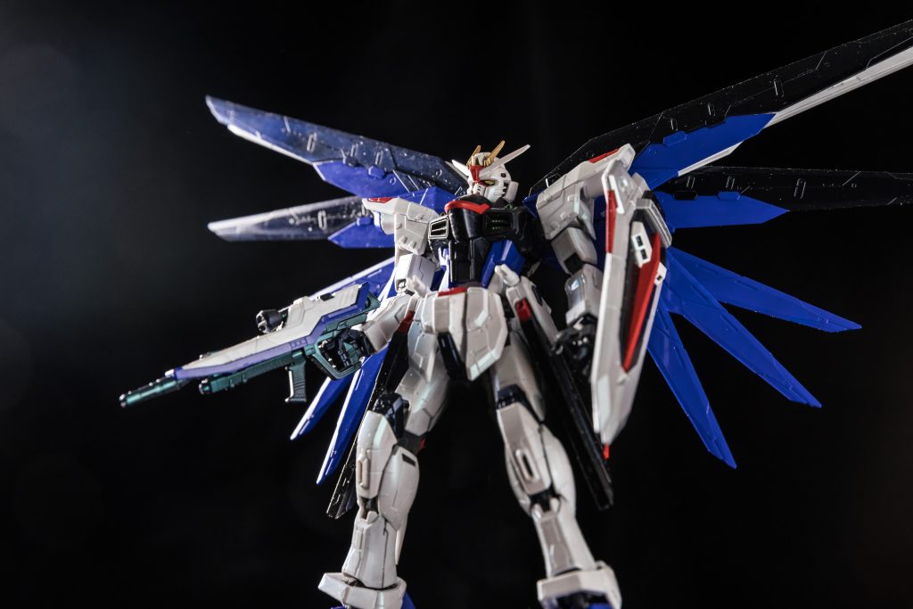 羽はガイアノーツのGP-09_プリズムブルーブラックと039_プライマリーメタリックブルー赤は038_プライマリーメタリックレッドボディのホワイトは001_ピュアホワイトに138_チェリーピンクブルーを極少量 