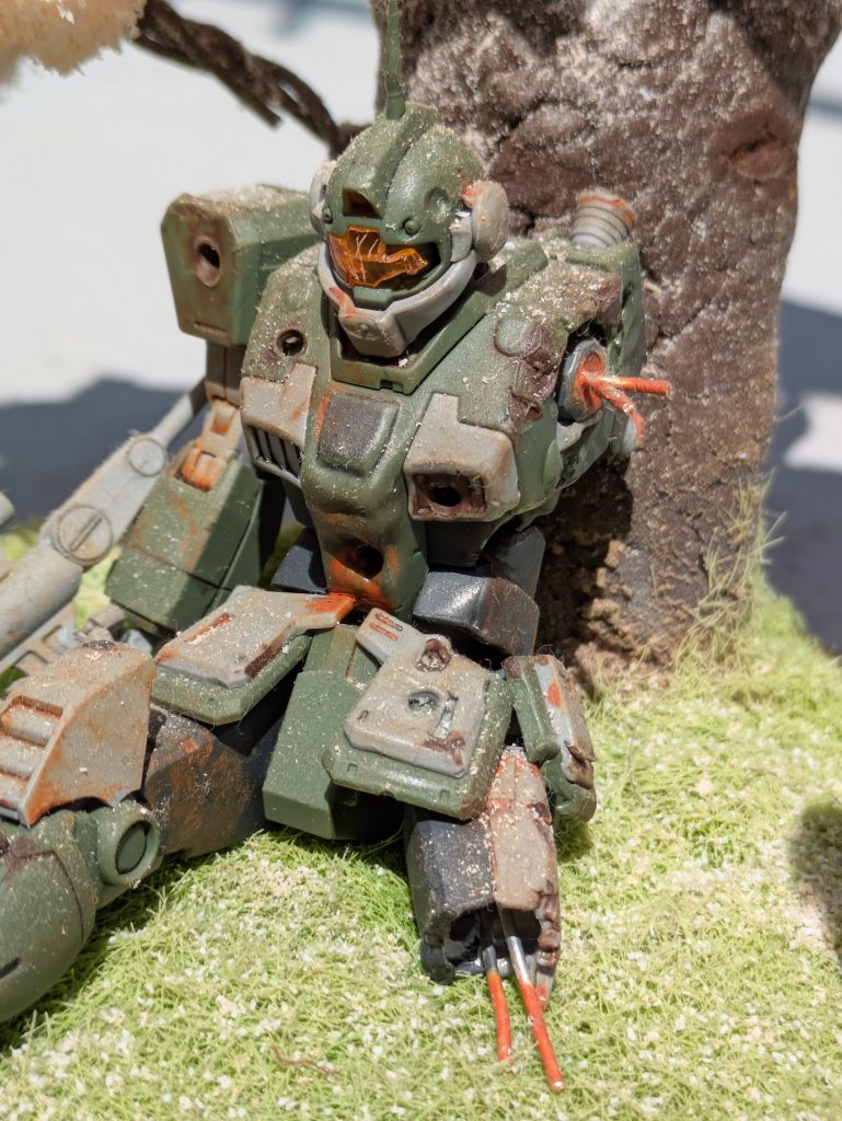 機体はスミ入れと簡単なウェザリングを施した後、ダメージ加工をしました。