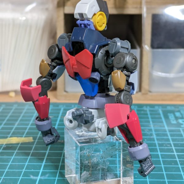 ガンプラのミキシングで人形メカを作ってます。今回は戦闘用（2枚目）
